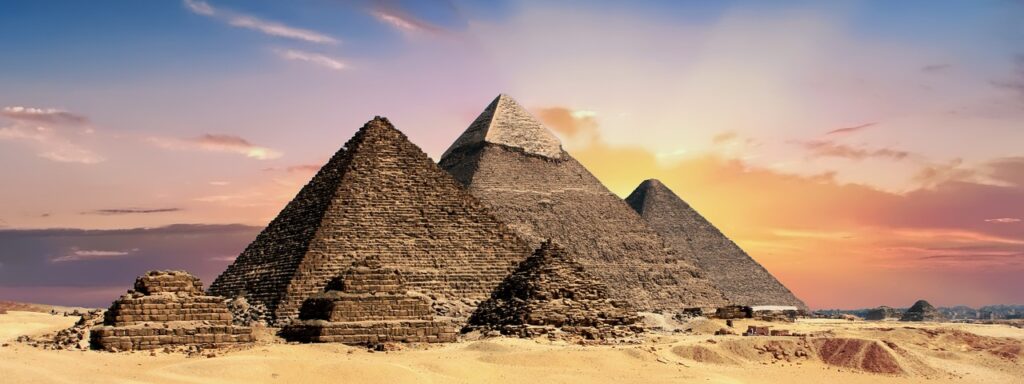 pyramids-2371501_1280